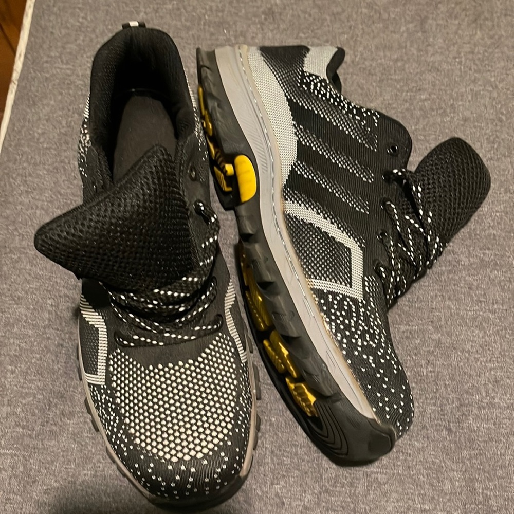 Steel toe tennis shoes
